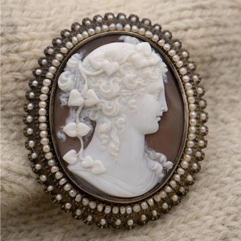 Antique CAMEO BROOCH EARRING SET / Black & White / 14K Gold