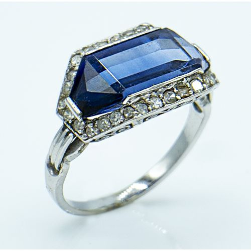 Unique 1920s Platinum Ring with Sapphire & Diamonds