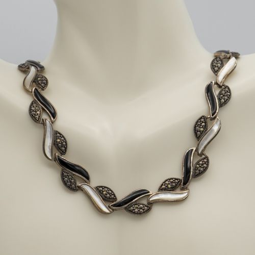 Beautiful Art Deco style Sterling Silver Onyx and Mother-of-Pearl Necklace