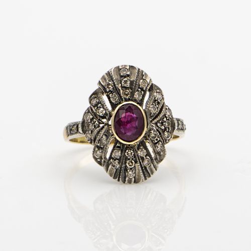 Vintage Diamond and Ruby 18K Gold Ring
