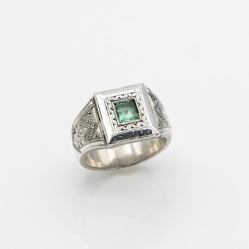 Vintage Sterling Silver Ring with Natural Emerald