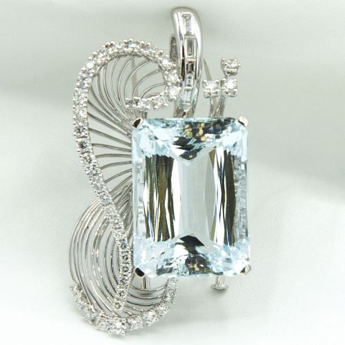 65 Ct Aquamarine & Diamonds Gold Pendant-brooch