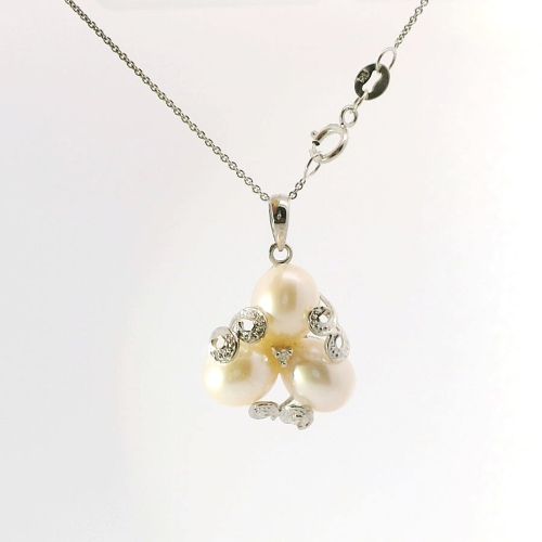 Pendant on cable chain