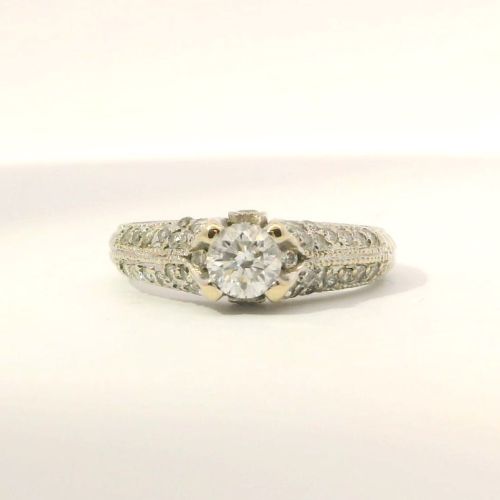 Elegant 18K White Gold Engagement Ring