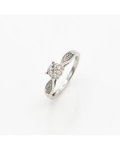 14K White Gold Diamonds Cluster Ring